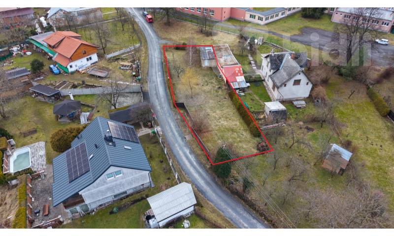 Prodej stavebního pozemku 640 m2 s garáží 41m2 Zlaté Hory