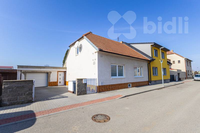 Prodej rodinný dům 3+1 (CPP 107m2), dílna 12 m2, garáž 28m2, pozemek 791m2, Holasice