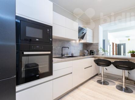 Prodej rodinný dům 3+1 (CPP 107m2), dílna 12 m2, garáž 28m2, pozemek 791m2, Holasice | Prodej - dům/vila, 107 m²