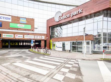 Pronájem, skladovacích prostor v Orlice parku, Hradec Králové | Pronájem - skladovací prostor, 150 m²
