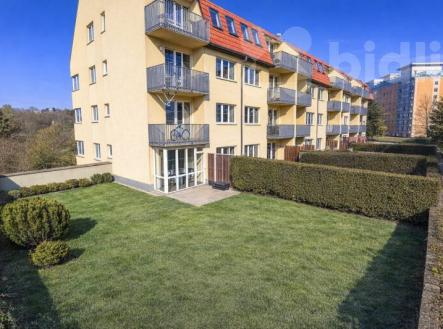 Prodej bytu 3+kk, 68,7 m2, předzahrádkou 156,2 m2, garáží a sklepem | Prodej bytu, 3+kk, 59 m²