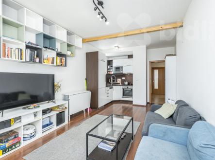 Prodej bytu 3+kk, 68,7 m2, předzahrádkou 156,2 m2, garáží a sklepem | Prodej bytu, 3+kk, 59 m²