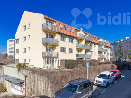 Prodej bytu 3+kk, 68,7 m2, předzahrádkou 156,2 m2, garáží a sklepem | Prodej bytu, 3+kk, 59 m²