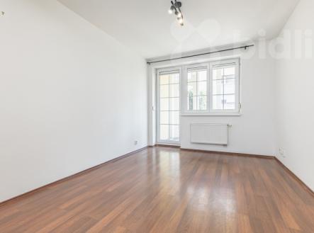 Prodej bytu 3+kk, 68,7 m2, předzahrádkou 156,2 m2, garáží a sklepem | Prodej bytu, 3+kk, 59 m²