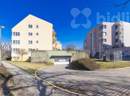 Prodej bytu 3+kk, 68,7 m2, předzahrádkou 156,2 m2, garáží a sklepem | Prodej bytu, 3+kk, 59 m²