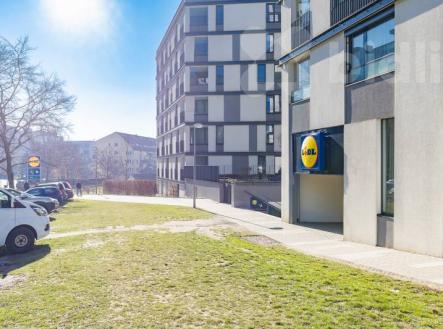 Prodej bytu 3+kk, 68,7 m2, předzahrádkou 156,2 m2, garáží a sklepem | Prodej bytu, 3+kk, 59 m²