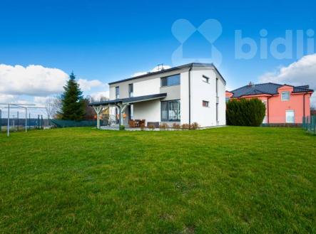 Prodej nadstandardní rodinné vily 5+kk - Úvaly, Radlická čtvrť | Prodej - dům/vila, 178 m²