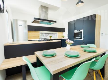 Prodej nadstandardní rodinné vily 5+kk - Úvaly, Radlická čtvrť | Prodej - dům/vila, 178 m²