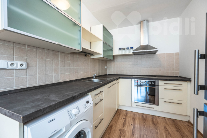 Pronájem světlého bytu 2+kk, 45 m2 + sklep 5 m2, Praha - Michle