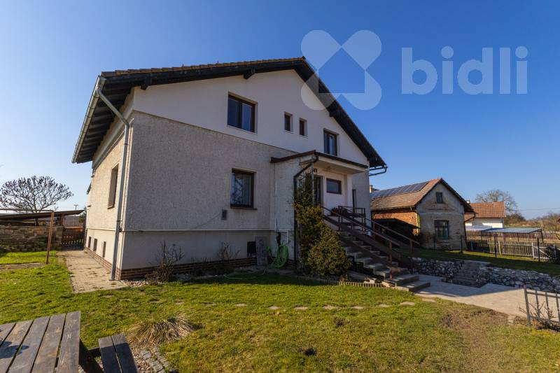 Prodej dvougeneračního domu 227m2 s pozemkem 1741m2 v Sověticích