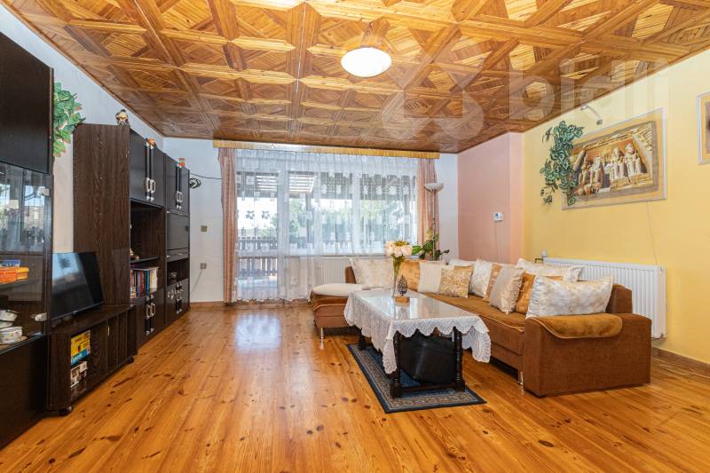 Prodej dvougeneračního domu 227m2 s pozemkem 1741m2 v Sověticích