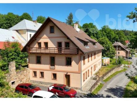 Prodej apartmánový dům 600 m2 , pozemek 714 m2-  České Žleby, Na Zlaté stezce, | Prodej - penzion, 600 m²