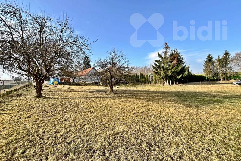 Prodej stavebního pozemku v Holkově