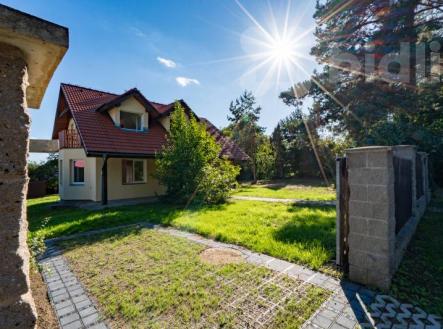 Rodinný dům 5+1 a 1+kk se zahradou, k pronájmu v Kamenici | Pronájem - dům/vila, 153 m²