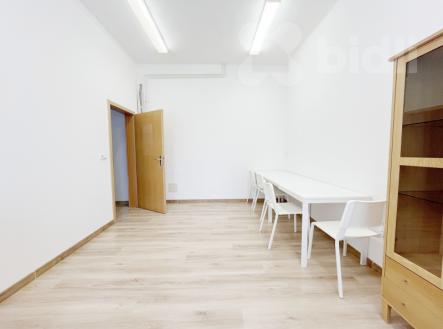 Podnájem komerčního prostoru v centru Třeboně. | Pronájem - obchodní prostor, 16 m²