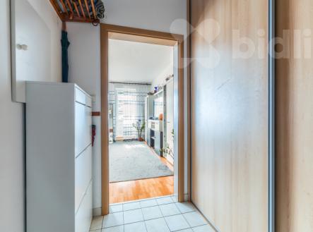 Světlá garsonka s balkonem u Hostivařského lesoparku | Prodej bytu, 1+kk, 38 m²