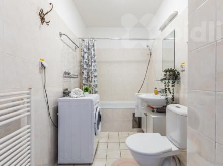 Světlá garsonka s balkonem u Hostivařského lesoparku | Prodej bytu, 1+kk, 38 m²