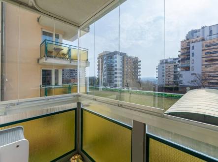 Světlá garsonka s balkonem u Hostivařského lesoparku | Prodej bytu, 1+kk, 38 m²