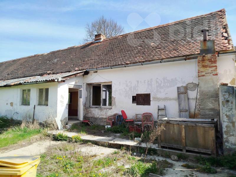 Prodej stavebního pozemku 1943m2 s objekty - Peč-Lidéřovice