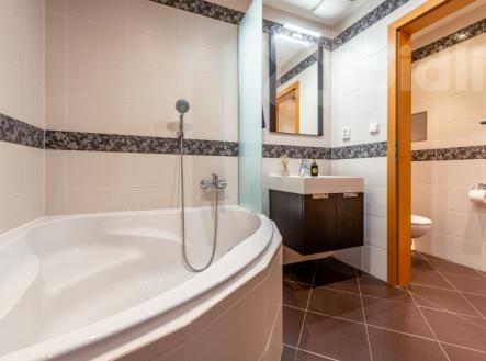 Prodej bytu 2+kk, 61m2, terasa 50m2 + předzahrádka 78m2 | Prodej bytu, 2+kk, 63 m²