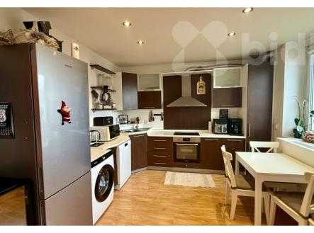 Pronájem bytu v cihlovém domě 2+kk, 68 m2, částečně zařízeno | Pronájem bytu, 2+kk, 65 m²