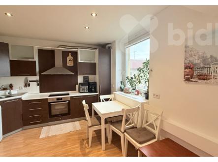 Pronájem bytu v cihlovém domě 2+kk, 68 m2, částečně zařízeno | Pronájem bytu, 2+kk, 65 m²