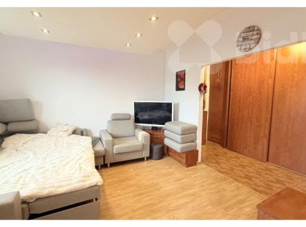 Pronájem bytu v cihlovém domě 2+kk, 68 m2, částečně zařízeno | Pronájem bytu, 2+kk, 65 m²