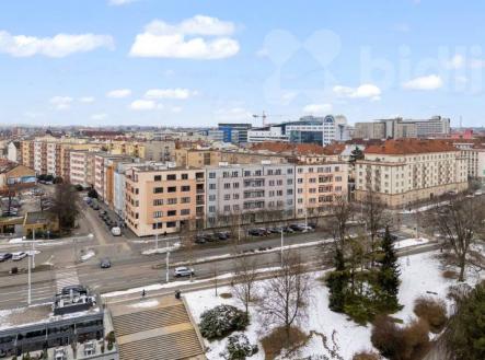 Prostorný byt 3+1 (76 m2) v srdci Pardubic s výhledem do parku | Prodej bytu, 3+1, 80 m²