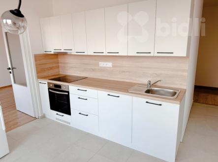 Pronájem nově zrekonstruovaného bytu 3+1 s lodžií, 72 m2, Pardubice | Pronájem bytu, 3+1, 74 m²