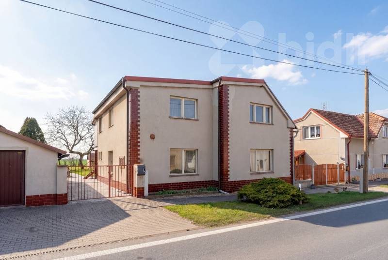 Prodej dvougeneračního rodinného domu, Činěves, okres Nymburk