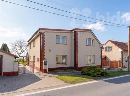 Prodej dvougeneračního rodinného domu, Činěves, okres Nymburk | Prodej - dům/vila, 190 m²