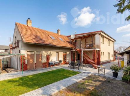 Prodej dvougeneračního rodinného domu, Činěves, okres Nymburk | Prodej - dům/vila, 190 m²