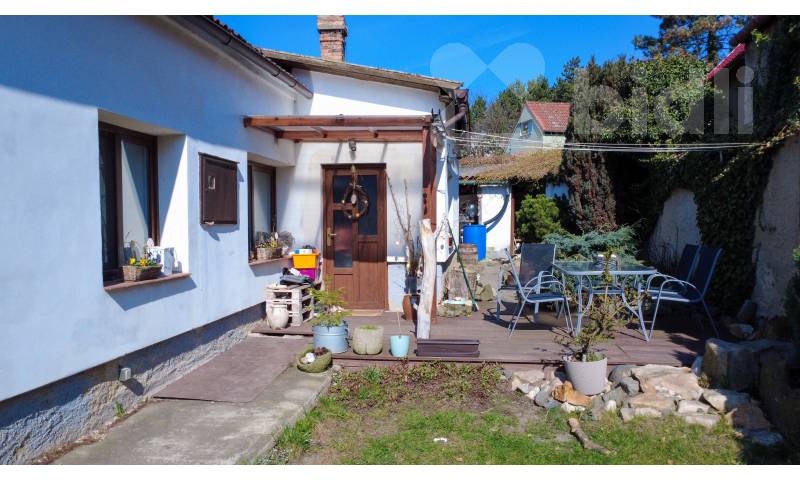 Dvorek od vstupní brány