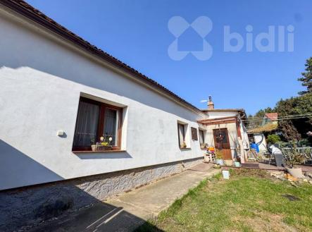 Dvorek od vstupní brány | Prodej - dům/vila, 61 m²