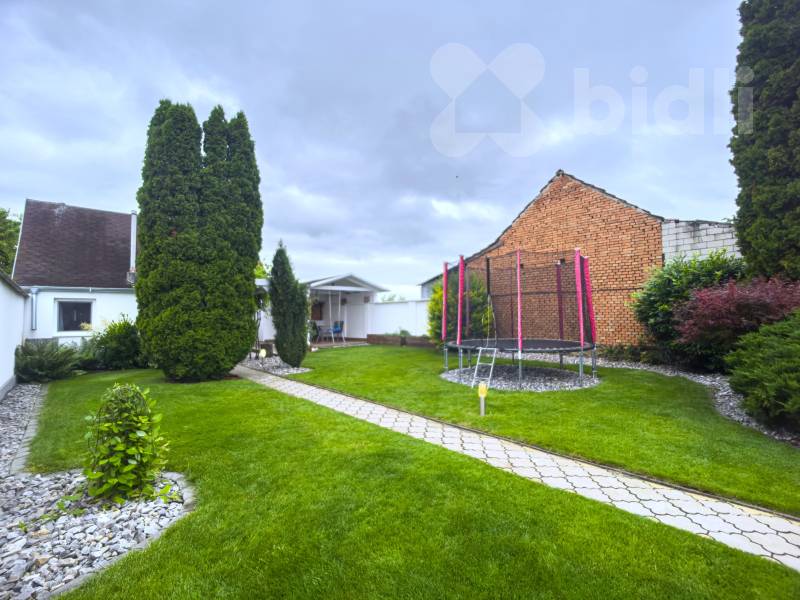 Prodej mimořádného RD 5+1 a dva samostatné apartmány i vinný sklep, pozemek 1 057 m2, Velké Bílovice