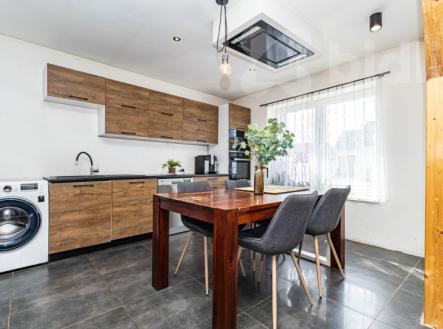 Prodej rodinného domu Ločenice 450 m2, pozemek 1630 m2 | Prodej - dům/vila, 65 m²