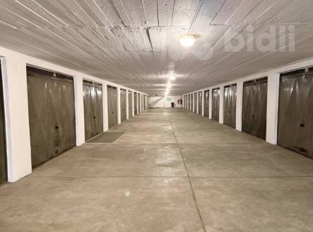 Garáž Zlín - centrum, Prštné (17 m 2) | Prodej - malý objekt/garáž