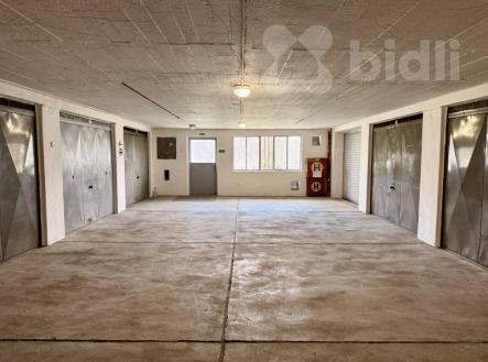 Garáž Zlín - centrum, Prštné (17 m 2) | Prodej - malý objekt/garáž