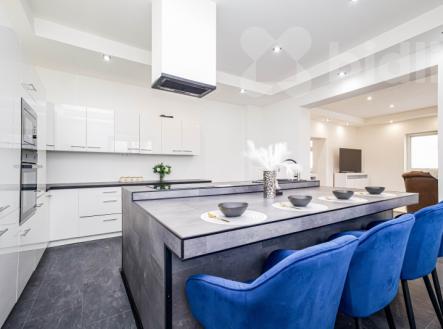 Prodej RD 7+1, 230m2, pozemek cca 1500 m2, cihla, Prysk, Vesnička - okr. Česká Lípa | Prodej - dům/vila, 246 m²