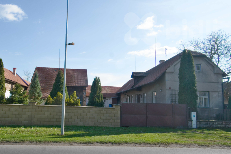 Dům s příběhem v Dymokurech: 3+1, stodola, půda a zahrada 691 m² - prostor pro váš nový začátek