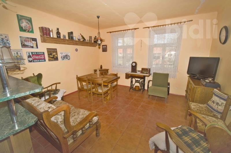 Dům s příběhem v Dymokurech: 3+1, stodola, půda a zahrada 691 m² - prostor pro váš nový začátek