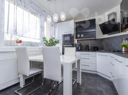 Byt 4+1 po kompletní rekonstrukci, 91 m2, Bystřice pod Hostýnem, ul. Pod Zábřehem | Prodej bytu, 4+1, 95 m²