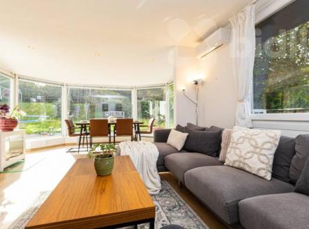 Prodej  rodinného domu 6+1 v žádané lokalitě Zvole u Prahy, plocha 210 m2, zahrada 735 m2 | Prodej - dům/vila, 280 m²