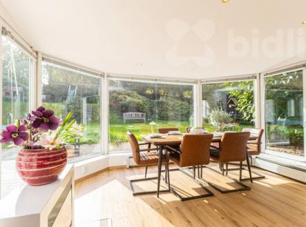 Prodej  rodinného domu 6+1 v žádané lokalitě Zvole u Prahy, plocha 210 m2, zahrada 735 m2 | Prodej - dům/vila, 280 m²