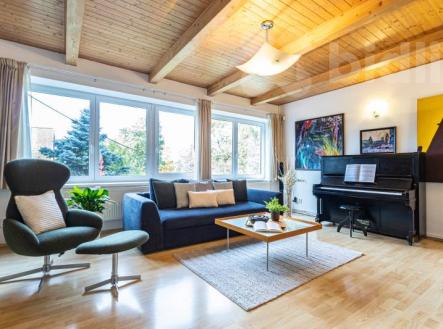 Prodej  rodinného domu 6+1 v žádané lokalitě Zvole u Prahy, plocha 210 m2, zahrada 735 m2 | Prodej - dům/vila, 280 m²