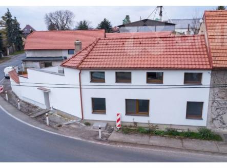 Pohled na dům od ulice | Prodej - dům/vila, 145 m²
