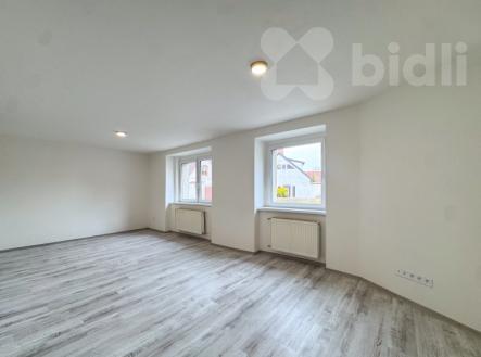 Pokoj v přízemí do ulice | Prodej - dům/vila, 145 m²