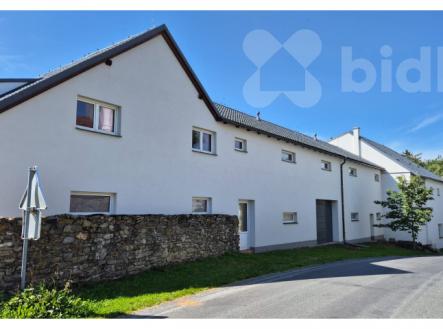 Komerční objekt vhodný pro vybudování apartmánů, užitná plocha 2846 m2, pozemek 2054 m2 | Prodej - penzion, 2 846 m²