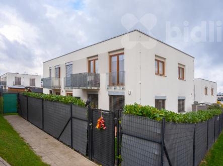 Nové rodinné plně vybavené 4+kk 84m2 s 195m2 zahradou | Prodej bytu, 4+kk, 86 m²