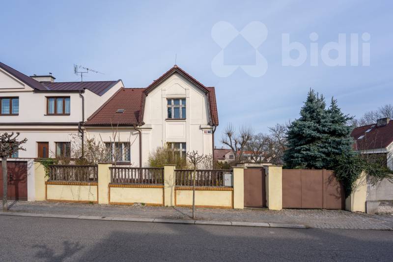 Prostorný rodinný dům se zahradou a garáží v Nymburce